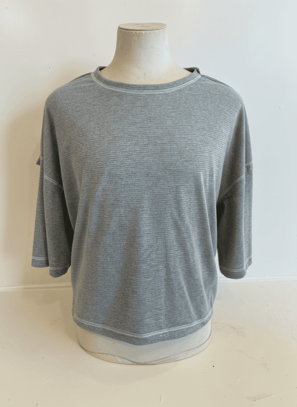 Camiseta gris con hilo lurex
