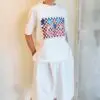 Camiseta cuello redondo, manga corta con estampación frontal