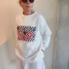 Sudadera blanca con estampación frontal
