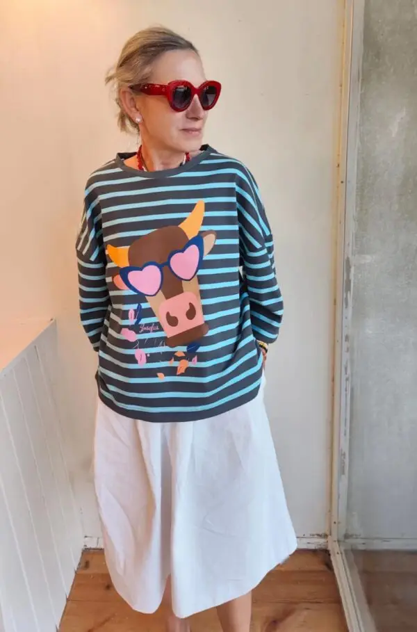 Sudadera azul y gris