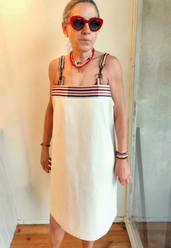 Vestido con tiras y lonas hípicas