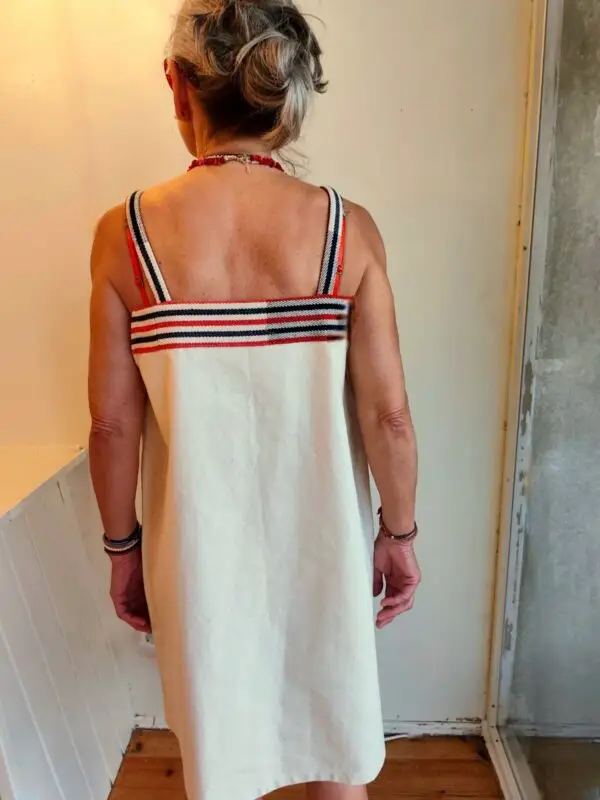 Vestido con tiras y lonas hípicas